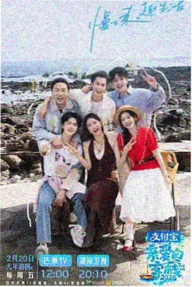白露为霜剧集卡片封面：古代庭院秋霜与竹简